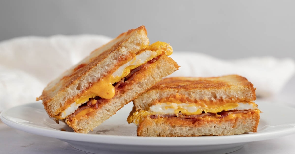 BACON & EGG TOSTIE